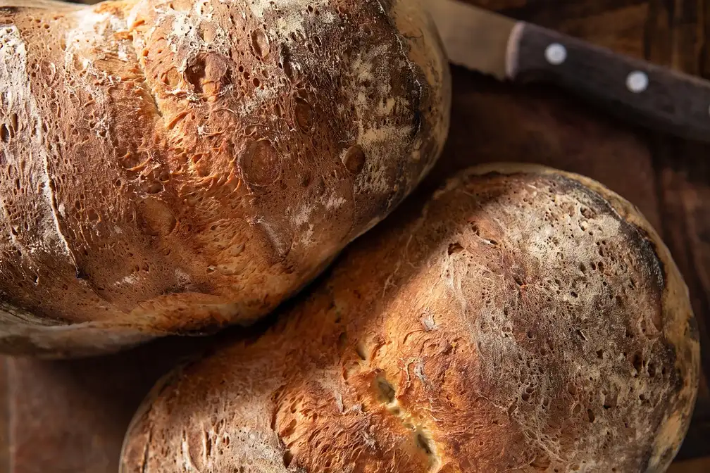 Zwei Laibe Brot