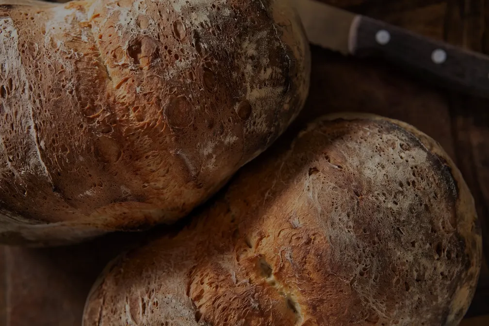 Zwei Laibe Brot